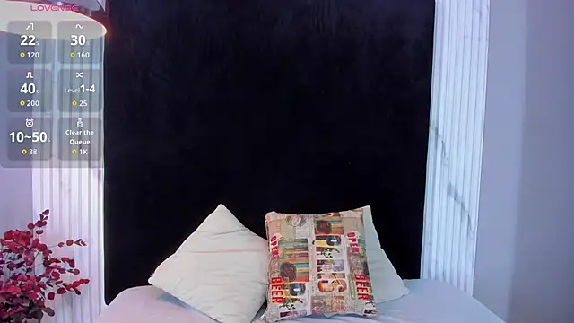 MONIK FOX CR online show from September 23, 2025, 7:39 pm