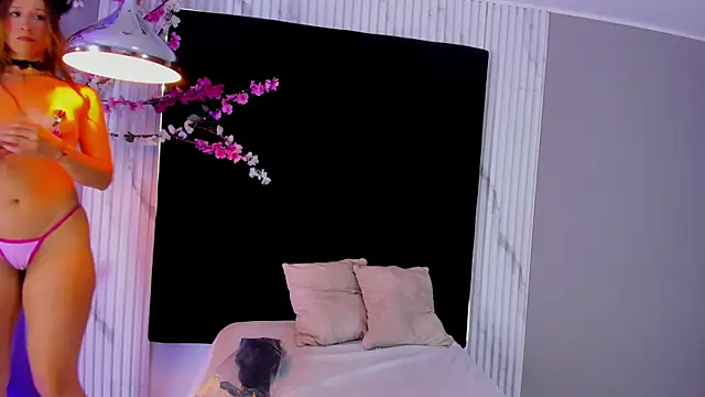 MONIK FOX CR online show from October 29, 2025, 7:37 pm