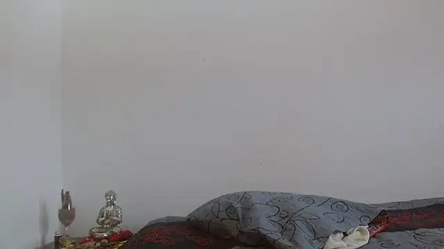 naiaratobon   online show from March 25, 2026, 5:30 pm