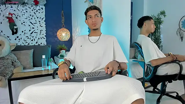 Adonis WB online show from December 18, 2025, 8:15 pm