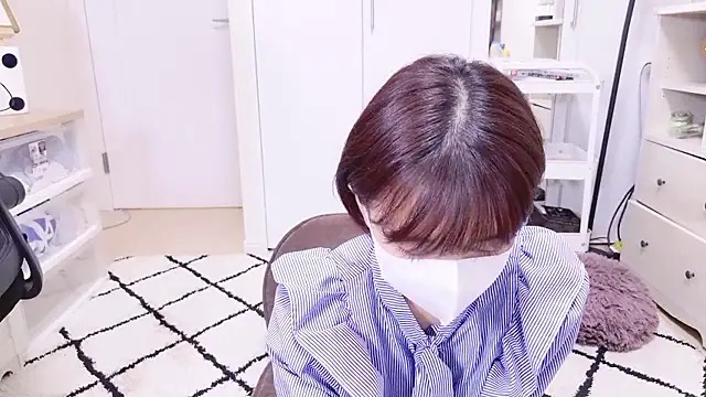 Azusa DoMybest online show from September 29, 2025, 6:29 am