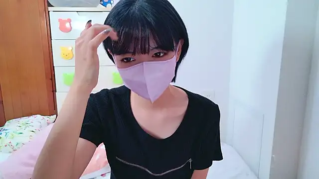 Azusa DoMybest online show from October 5, 2025, 11:08 am