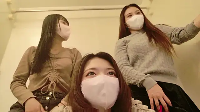 Azusa DoMybest online show from April 10, 2026, 10:09 am