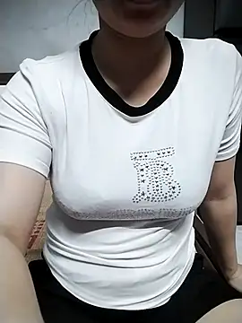 Snapshot of Mie_rose chatting on October 18, 2025, 1:34 pm Mie rose online show from October 18, 2025, 1:34 pm