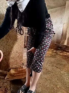 ezgi2545 online show from April 14, 2026, 7:14 am