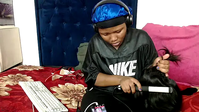 BUNNYCHOWX28 online show from January 12, 2026, 8:47 pm