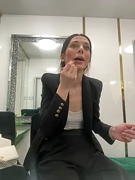 EllyLynn online show from March 25, 2026, 6:58 pm