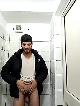 maxim27070 online show from February 26, 2026, 4:06 pm