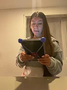 Sara-cooper2 online show from March 4, 2026, 1:17 pm