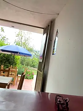 Snapshot of _Layla69_ chatting on September 26, 2025, 5:06 pm  Layla69  online show from September 26, 2025, 5:06 pm