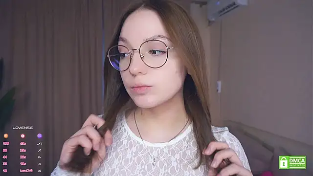 NguyetHankey online show from September 8, 2025, 3:44 pm