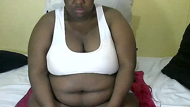 Snapshot of AnnabigpussyXO chatting on October 6, 2025, 2:47 pm AnnabigpussyXO online show from October 6, 2025, 2:47 pm