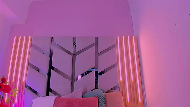 Snapshot of Sweet_Salome1 chatting on July 1, 2026, 1:02 pm Sweet Salome1 online show from July 1, 2026, 1:02 pm