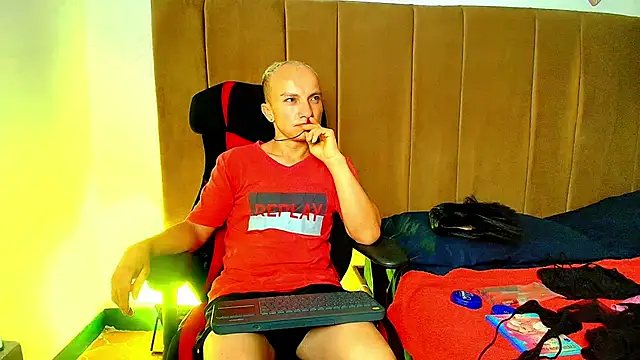 Snapshot of DaddyPoweer chatting on September 13, 2025, 11:15 pm DaddyPoweer online show from September 13, 2025, 11:15 pm