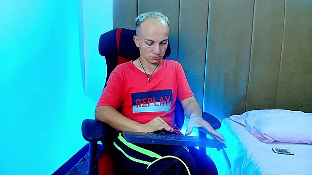 Snapshot of DaddyPoweer chatting on September 23, 2025, 10:02 pm DaddyPoweer online show from September 23, 2025, 10:02 pm