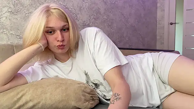 evelina228 online show from October 17, 2025, 7:11 am