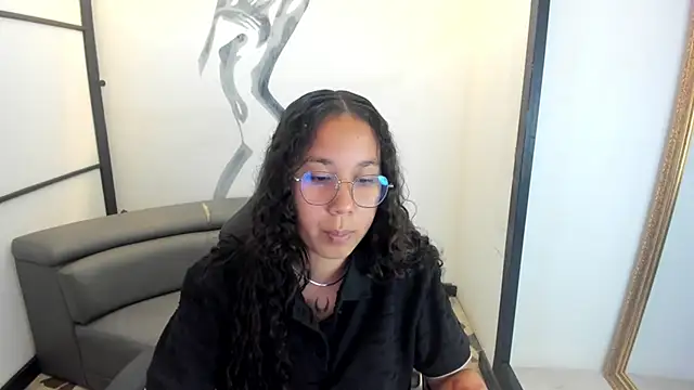 Noahsmitth  online show from October 6, 2025, 7:44 pm