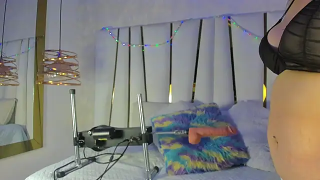 bonnie sm online show from November 16, 2025, 7:19 pm