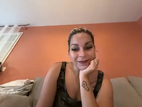 Snapshot of minettedusud chatting on September 18, 2025, 7:32 am minettedusud online show from September 18, 2025, 7:32 am