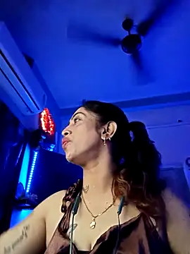 Snapshot of Love_Beauty01 chatting on February 8, 2026, 6:55 pm Love Beauty01 online show from February 8, 2026, 6:55 pm