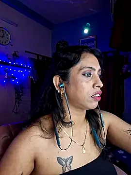 Love Beauty01 online show from March 23, 2026, 6:45 pm