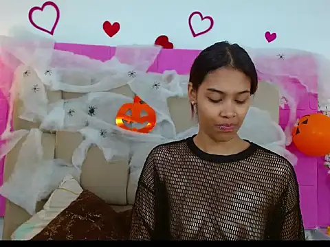 Khalessycute online show from October 18, 2025, 2:40 pm