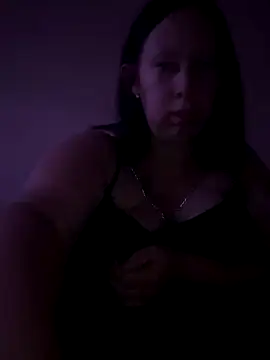 Snapshot of xSiindy95 chatting on October 6, 2025, 7:33 pm xSiindy95 online show from October 6, 2025, 7:33 pm