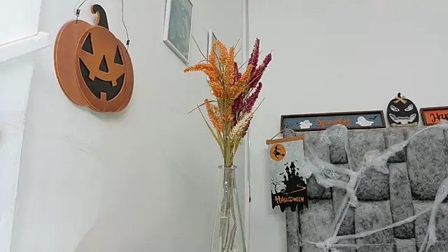 Snapshot of Lizbeth_Rouse chatting on October 30, 2025, 10:38 am Lizbeth Rouse online show from October 30, 2025, 10:38 am