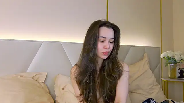 Snapshot of MiaMarlow chatting on November 7, 2025, 8:42 pm MiaMarlow online show from November 7, 2025, 8:42 pm