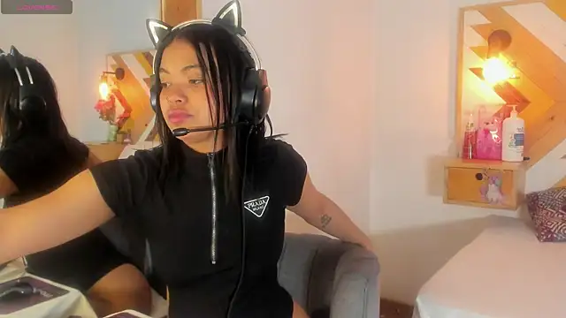 SoleneFontaine online show from December 21, 2025, 5:31 pm