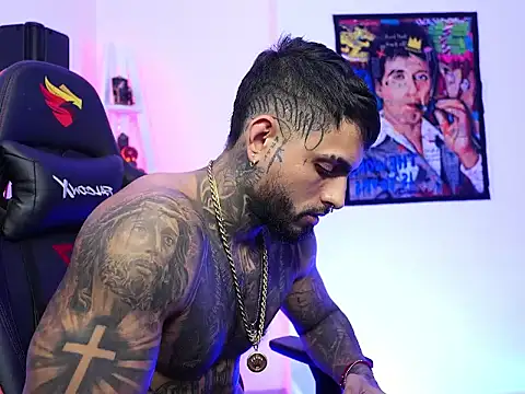 logan hugh8 online show from November 25, 2025, 1:16 am