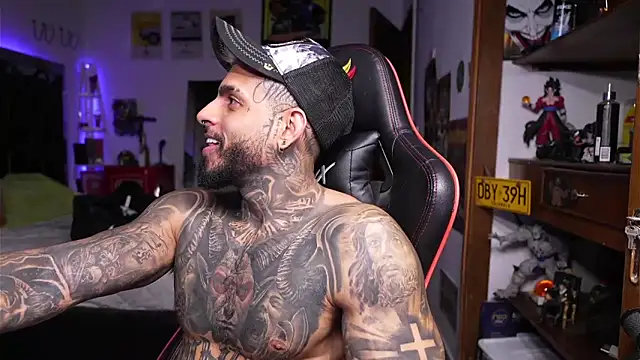 logan hugh8 online show from April 23, 2026, 2:46 am