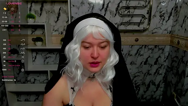 HelenHartt online show from October 28, 2025, 1:53 am