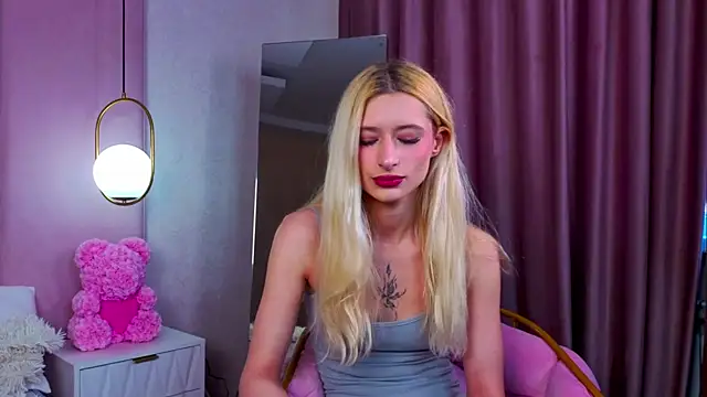 Monica Leen online show from November 18, 2025, 6:29 am