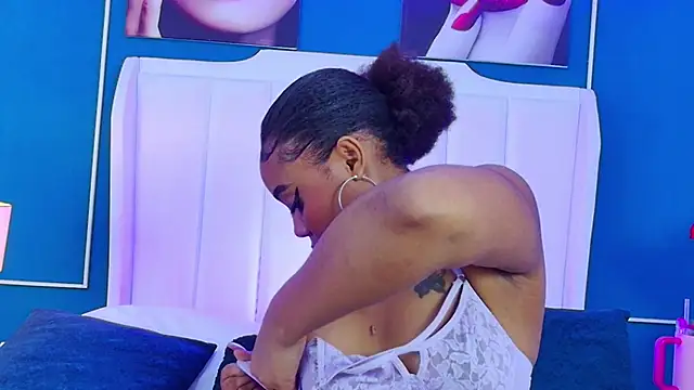 AngelaRoberts online show from October 22, 2025, 4:13 am