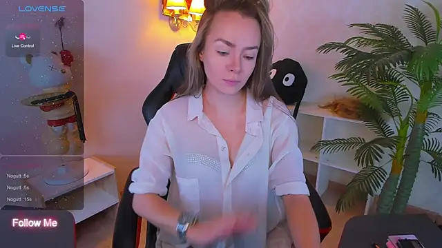 Snapshot of Little_Rockk chatting on October 22, 2025, 4:57 am Little Rockk online show from October 22, 2025, 4:57 am