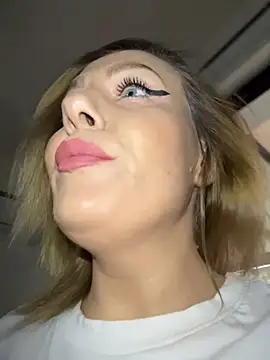 emmasweett11 online show from April 11, 2026, 1:59 pm