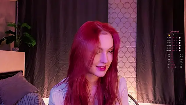 Snapshot of GildedKitten chatting on November 6, 2025, 6:42 pm GildedKitten online show from November 6, 2025, 6:42 pm