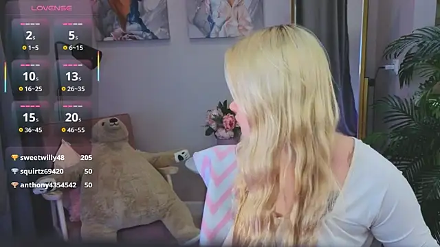 Millie Vanillies online show from October 13, 2025, 4:12 am