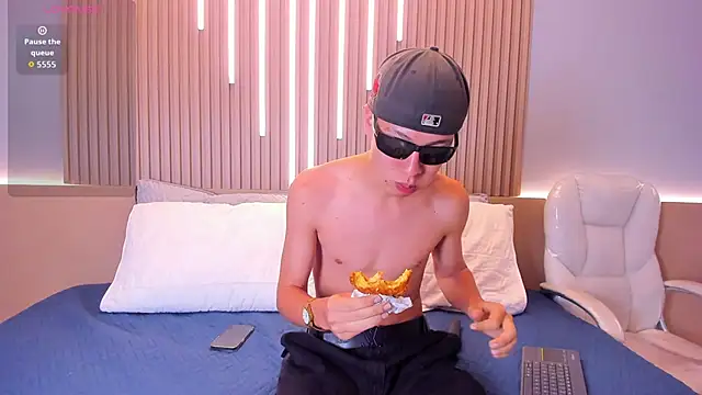 Abraham horny18 online show from October 28, 2025, 10:30 am