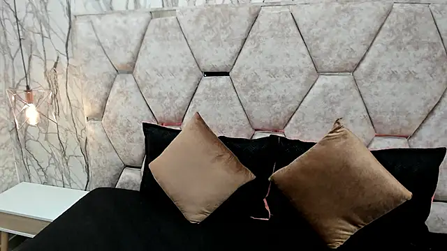 EXOTIC EBONY  online show from October 10, 2025, 7:02 pm