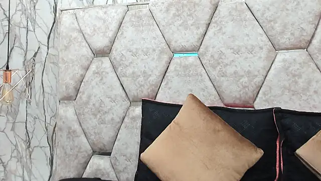 EXOTIC EBONY  online show from October 12, 2025, 7:13 pm