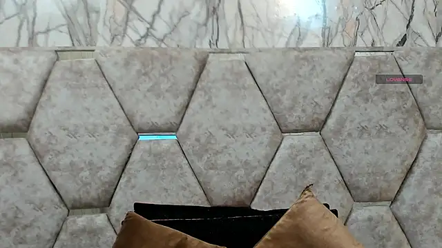 EXOTIC EBONY  online show from October 18, 2025, 7:25 pm