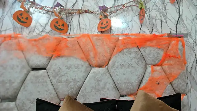 EXOTIC EBONY  online show from October 19, 2025, 7:03 pm