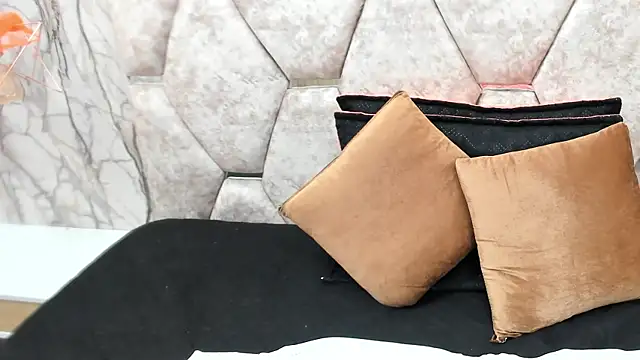 EXOTIC EBONY  online show from November 3, 2025, 7:04 pm