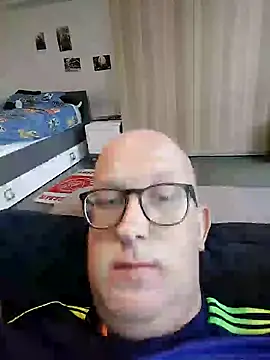 geilerd122 online show from October 7, 2025, 4:37 pm