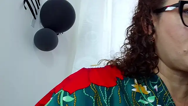 Snapshot of TifanyQueen_ chatting on October 12, 2025, 7:57 pm TifanyQueen online show from October 12, 2025, 7:57 pm