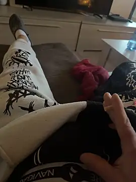 maialexte online show from December 21, 2025, 7:37 am