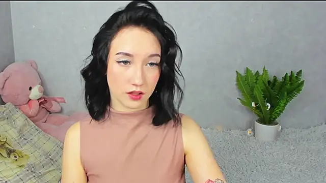 EileenMoores online show from December 4, 2025, 7:11 pm