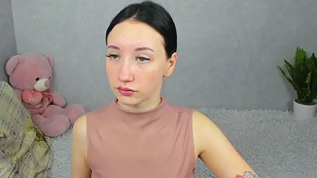 EileenMoores online show from December 19, 2025, 7:32 pm